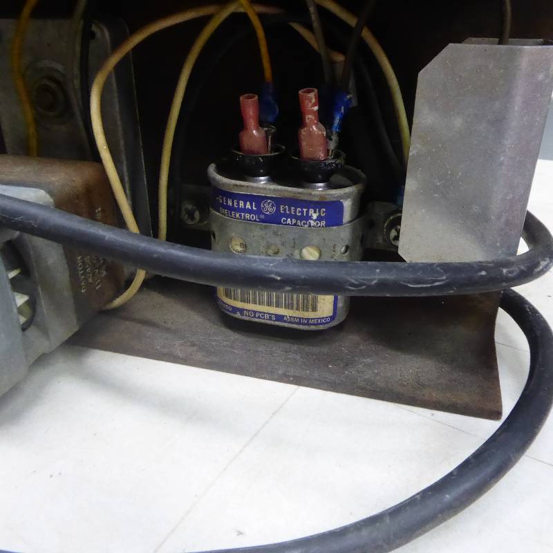 lot 23 image: Electric Spray Can Shaker