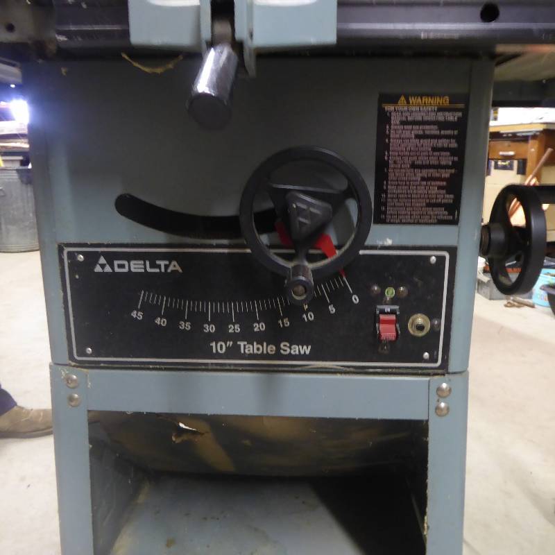 lot 29 image: Delta 10 Table Saw