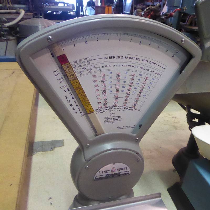 lot 34 image: Vintage Pitney Bowes Postal Scale