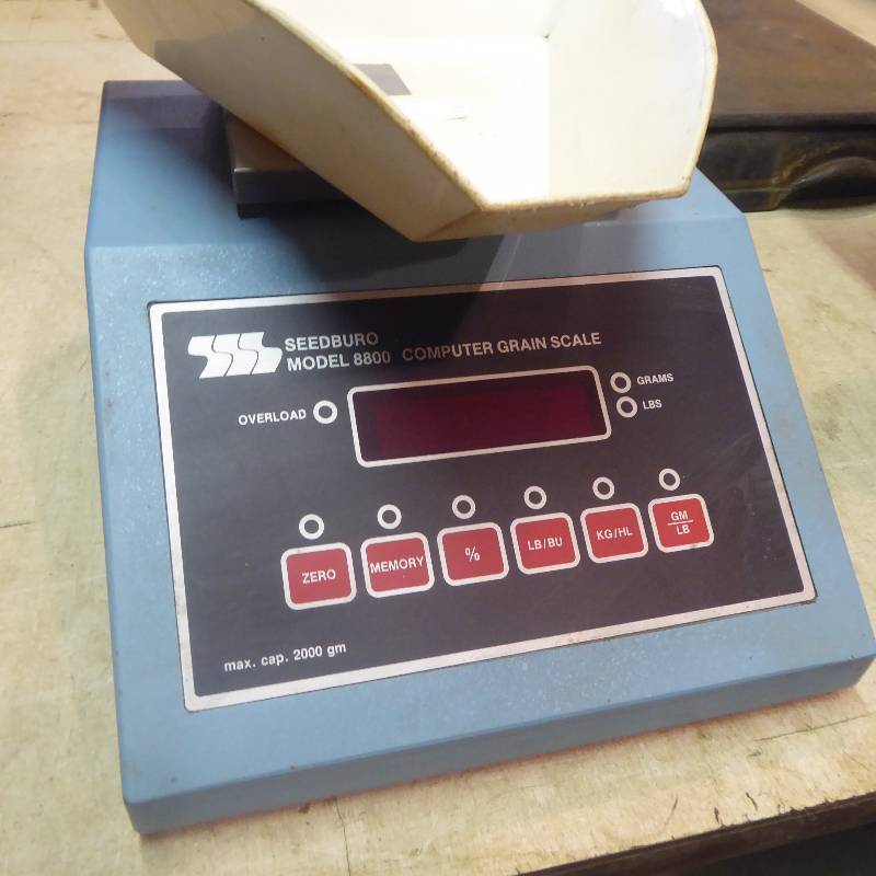 lot 35 image: Vintage Seedboro Model 8800 Computer Grain Scale