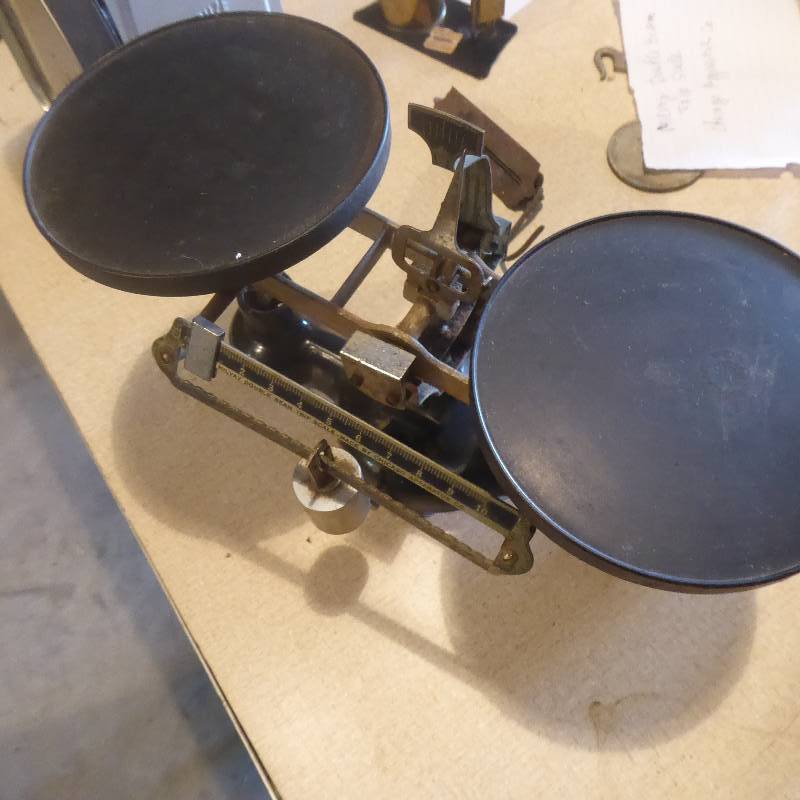 lot 74 image: Vintage Chicago Apparatus Company Milvay Double Beam Trip Scale