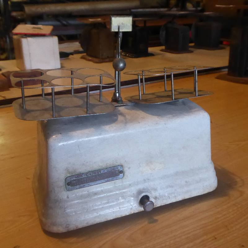 lot 82 image: Vintage Torison Balnce Co. Style 4505 Scale