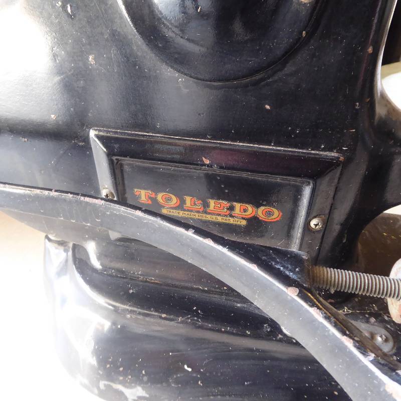 lot 90 image: Vintage Toledo Scale Company 40 lb Scale