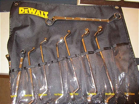 lot 11 image: DeWalt 9 pc Offset Metric Box Wrench Set