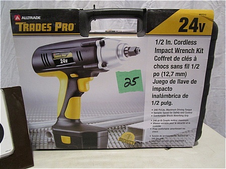 lot 25 image: Trades Pro 12 Cordless Drill