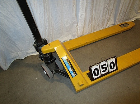 lot 50 image: Pallet Jack