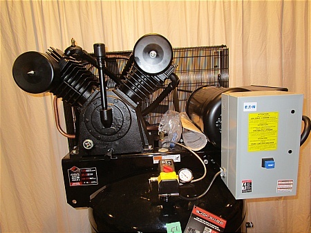 lot 51 image: Black Diamond 120 Gallon Air Compressor