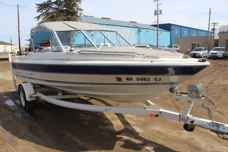 lot 2434 image: 1994 Bayliner Boat with Trailer and MerCruiser Inboard Motor