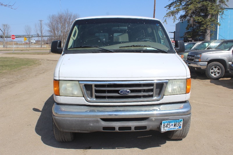 2004 Ford E350 15 Passenger Van