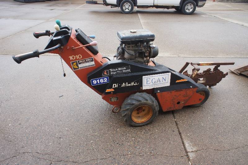 DITCH WITCH - MODEL # WI390 - SOLD AS-IS - DOES NOT RUN - SOLD THE WAY IT SITS