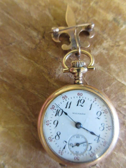 lot 107 image: LADIES WALTHAM PENDANT WATCH