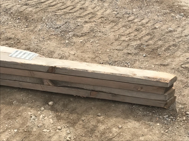 lot 17 image: Lot Of (4) Roof Trusses