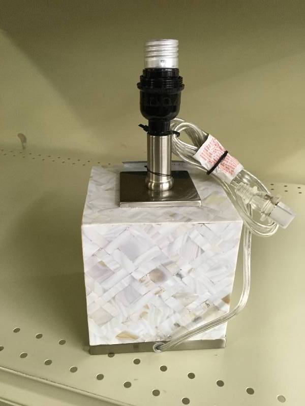 THRESHOLD TABLE LAMP, RETAIL $34.99
