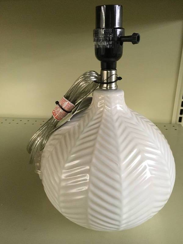 HERRINGBONE CERAMIC TABLE LAMP BASE