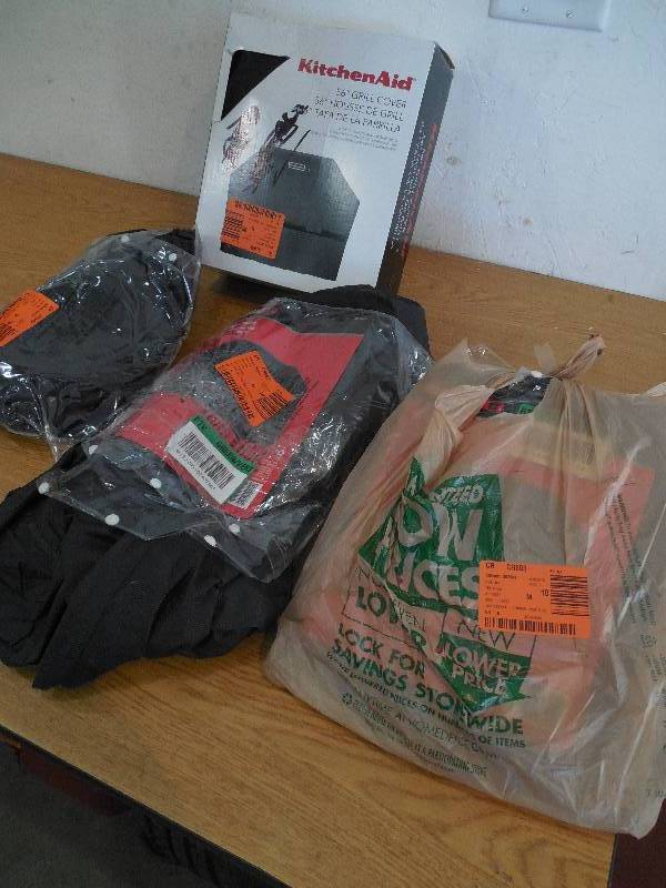 lot 15 image: ASSORTED GRILL COVER LOT OF 4