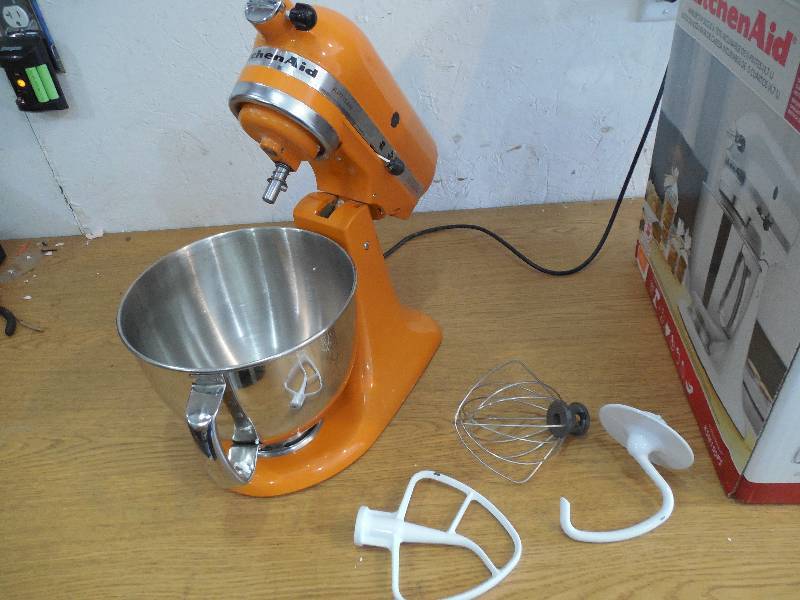 lot 37 image: KitchenAid Artisan 5-Qt. Stand Mixer