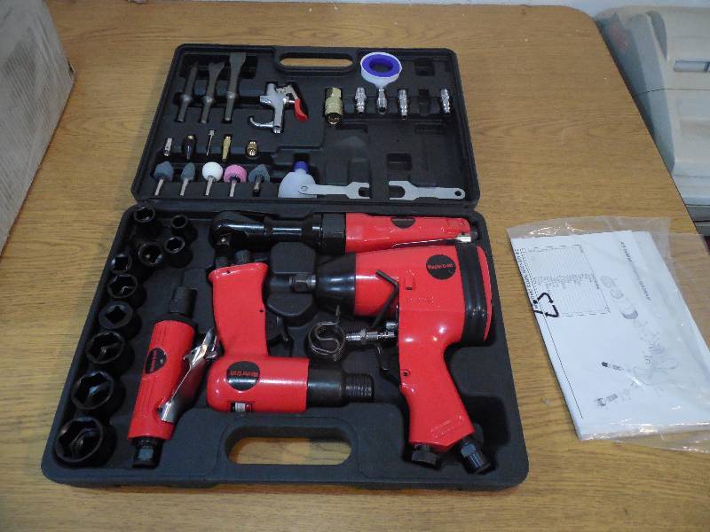 lot 47 image: Master Craft 41-pc. Air Tool Set