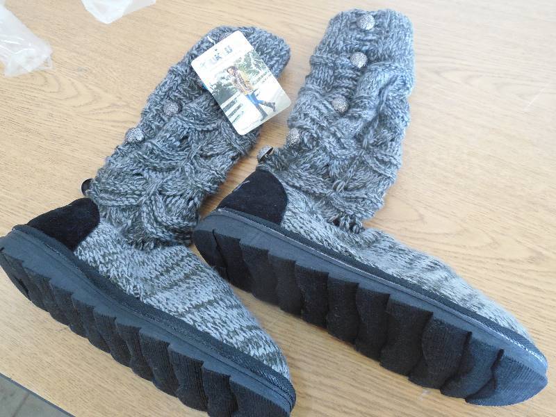 lot 84 image: Muk Luks Womens Jamie Boot - SIZE 10