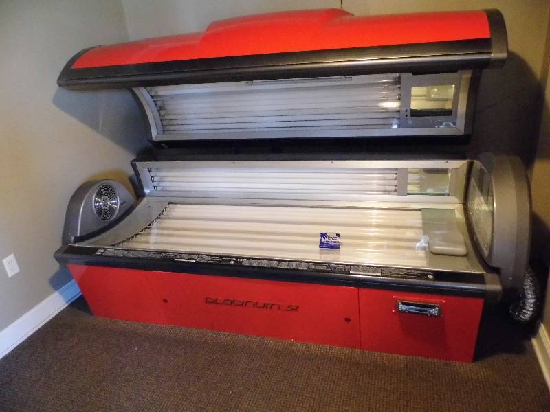 lot 1 image: Star Power Platinum 52 Tanning Bed