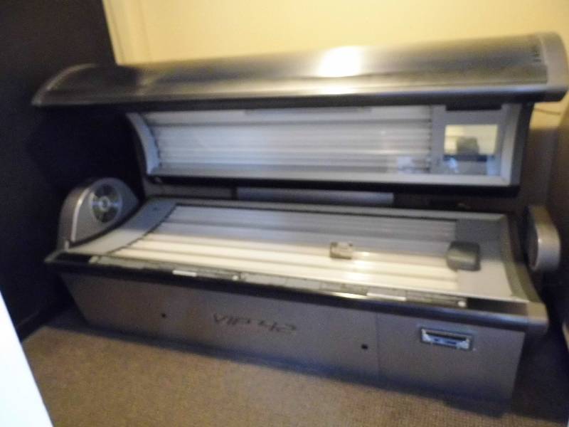 lot 3 image: ETS VIP 42 Tanning Bed
