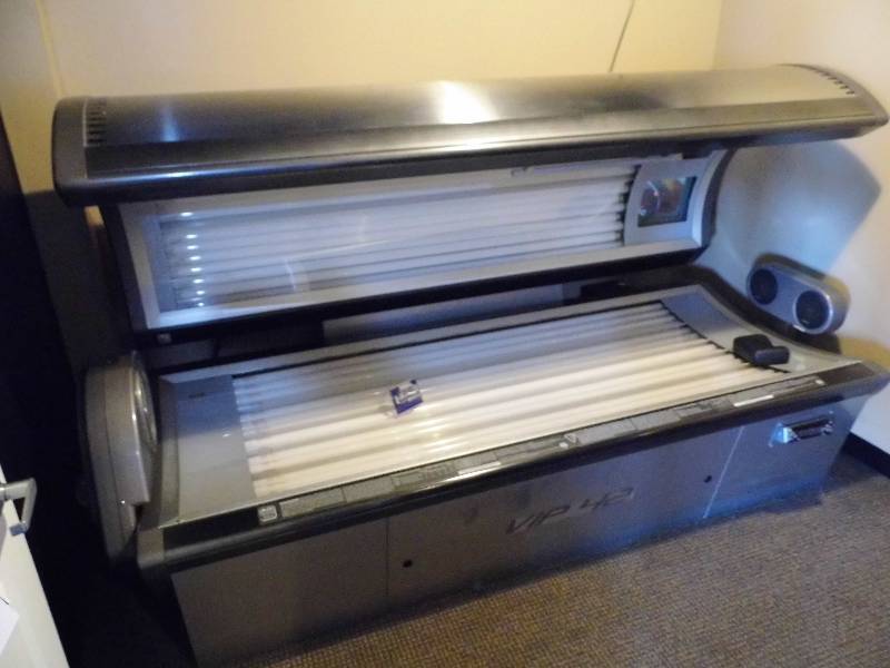 lot 4 image: ETS VIP 42 Tanning Bed