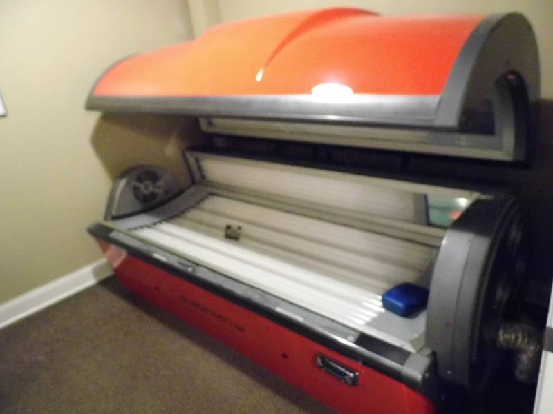 lot 7 image: Star Power Platinum 52 Tanning Bed