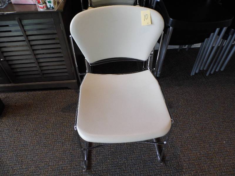 lot 10 image: Lot of 6 White Chairs