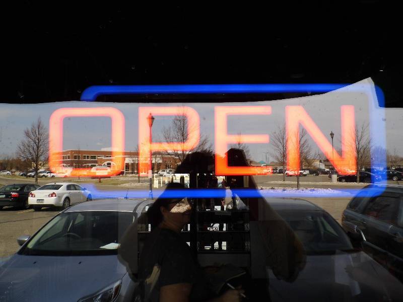 lot 14 image: Open Sign