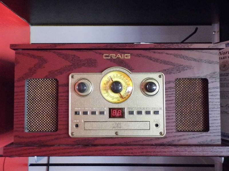 lot 20 image: Radio