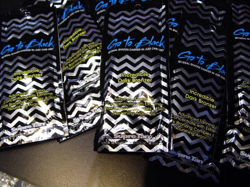 lot 25 image: Citrus Splash & Go To Black Tanning Lotion Packettes