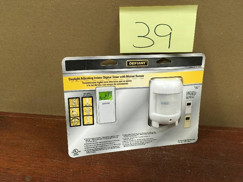 Defiant Daylight Adjusting Indoor Digital Timer with Motion Sensor new