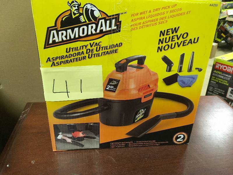 Armor All 2.5 gal. WetDry Vacuum with 1.25 in. Hose and Accessories open box not used