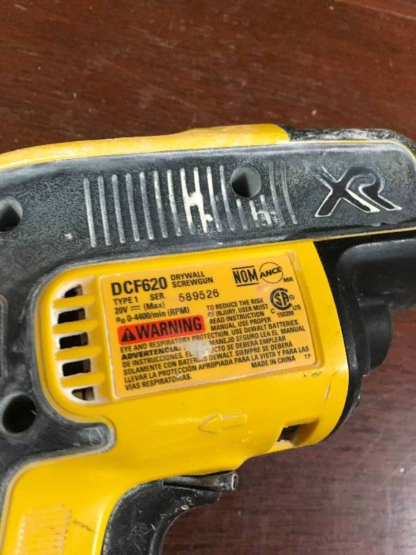 DeWalt 20-Volt MAX XR Lithium-Ion Cordless Brushless Drywall Screw Gun ( Tool Only) used in good working condition