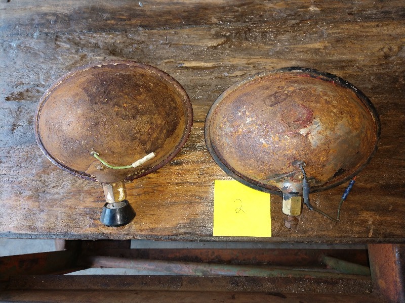 lot 9 image: Yellow&nbspRat Rod Model T Fog Lights (2) Made by S and M Company No. 155, Los Angeles