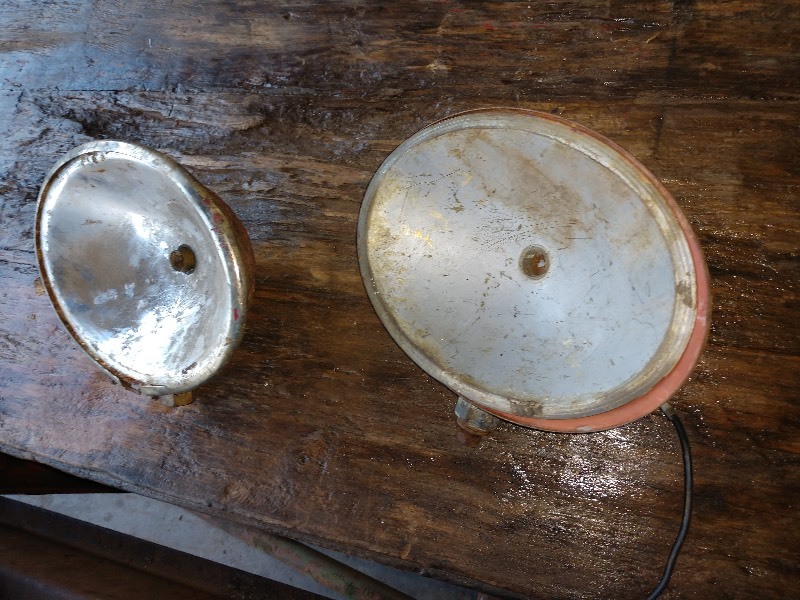 lot 13 image: Rat Rod Model T Fog Lights (2) Missing Lenses and Bulbs