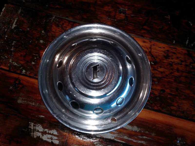 lot 17 image: Ford Hub Cap Vintage Letter F