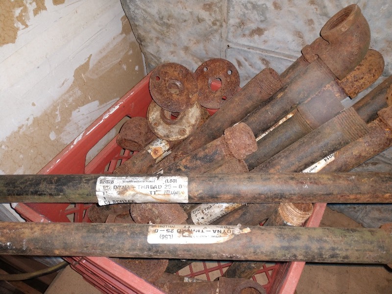 lot 27 image: Black Dyna-Thread Industrial Steel Pipe