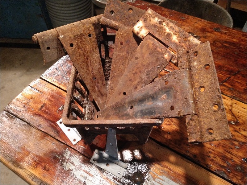 lot 31 image: Barn Door T-Hinges (6)
