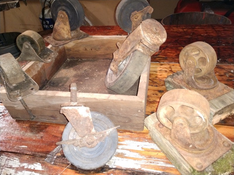 lot 35 image: Vintage Casters and Wood Box