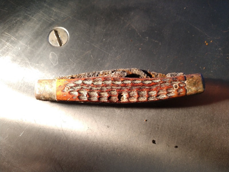 lot 45 image: Vintage Case XX Red Bone Antique Pocket Knife