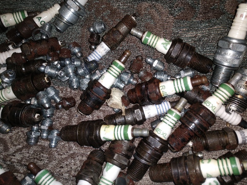 lot 47 image: Spark Plugs