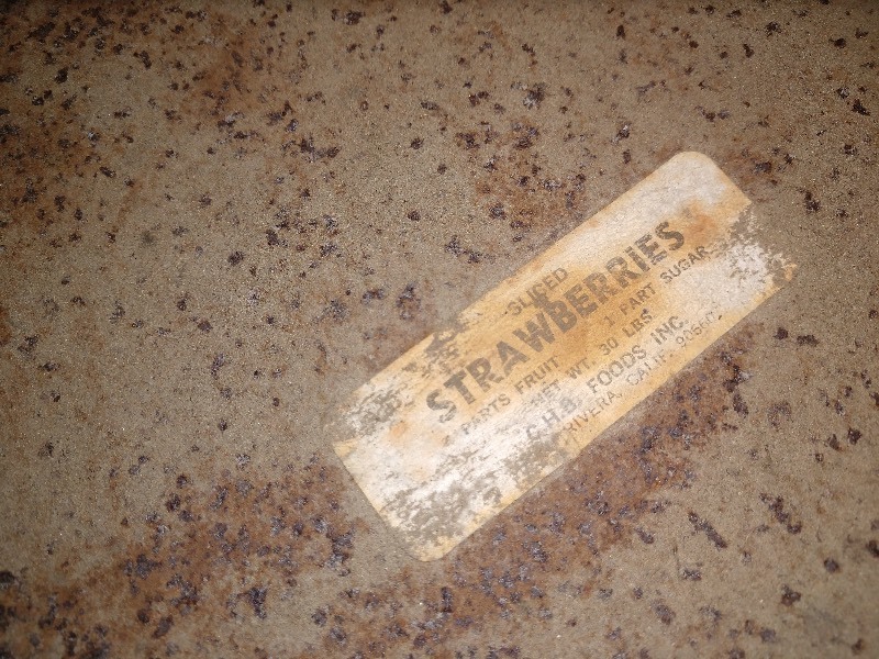 lot 75 image: Vintage WESCAN Galvanized Strawberry Pails with Lids (2)&nbsp