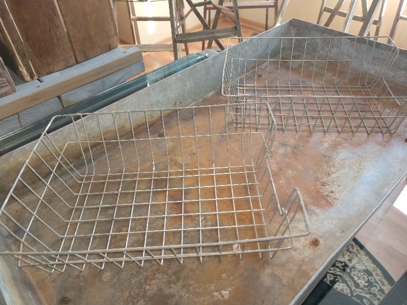 lot 76 image: Teacher Letter Wire Tray (2)