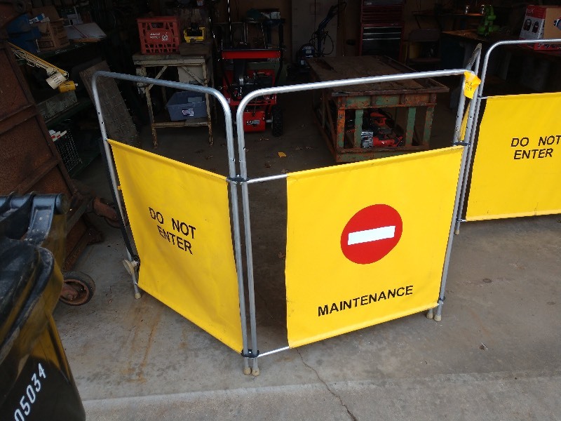 lot 91 image: Four Panel Safety Barricade