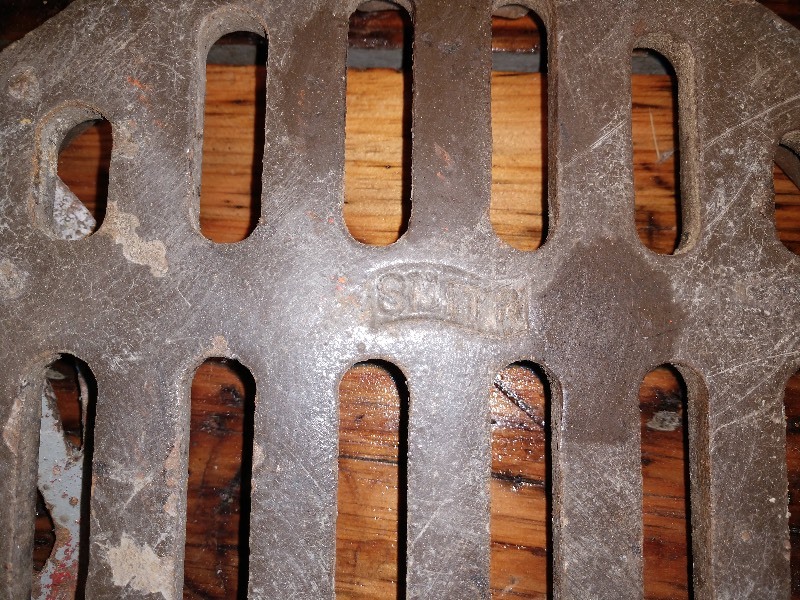 lot 94 image: Vintage Round Floor Grates (5)