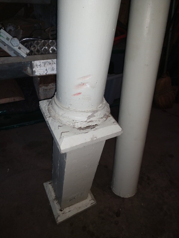 lot 123 image: Shabby Chic Chipped White Paint Wood Porch Column
