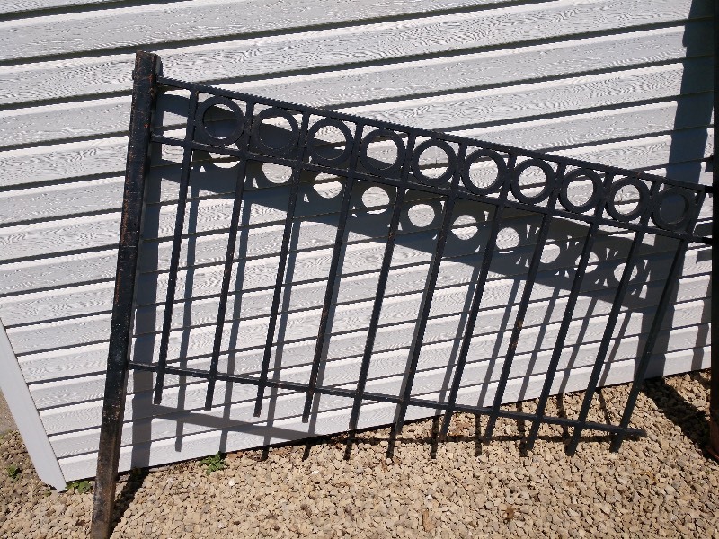 lot 128 image: Antique Ornate Iron Fence