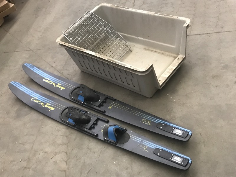 Lot Of (2) Water Skis & (1) Pet Por...