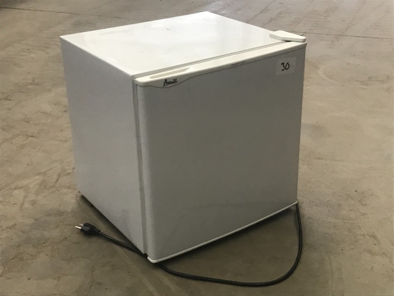 Avanti Mini-Fridge With Interior Fr...