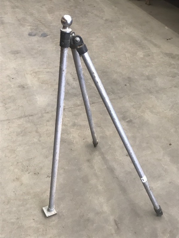Tri-Pod Boat Trailer Stand With 1 7...